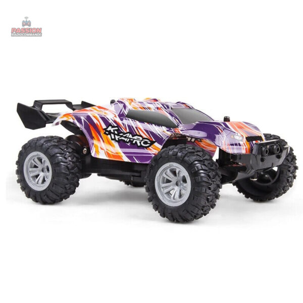 Aventure tout terrain avec cette voiture RC à transmission intégrale