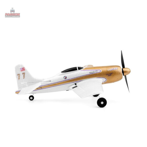 Avion télécommandé prêt au décollage sur la piste