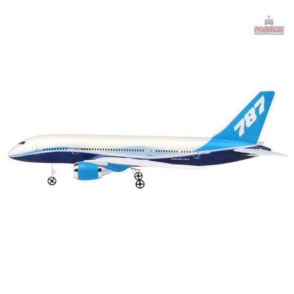 Avion télécommandé modèle Boeing en vol