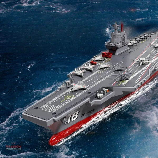 Bateau de guerre télécommandé, idéal pour des courses en extérieur