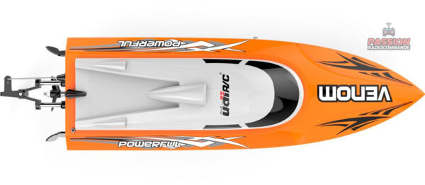 Jouet nautique : bateau télécommandé à batterie rechargeable