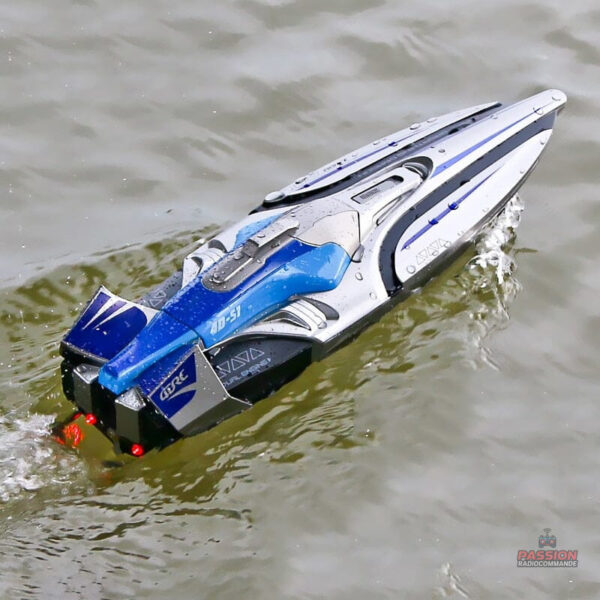 Jouet bateau télécommandé avec moteur électrique