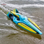 Bateau télécommandé avec design attrayant et moteur électrique