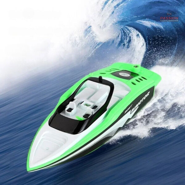 Bateau télécommandé ludique pour les jeunes aventuriers