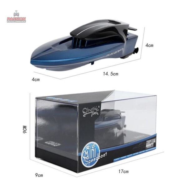 Bateau télécommandé pour des courses aquatiques