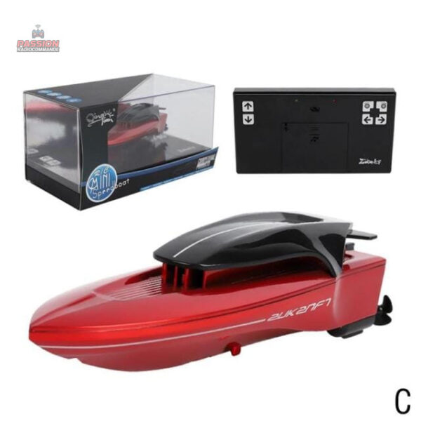 Bateau télécommandé pour aventures aquatiques