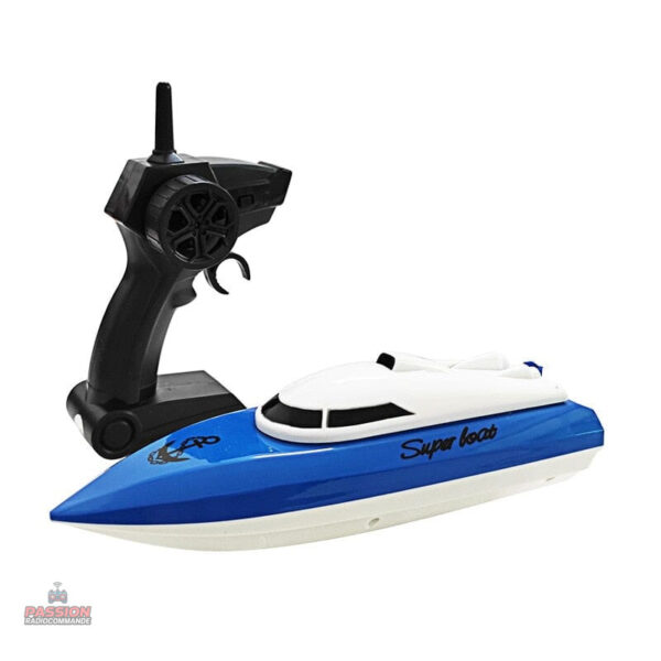 Bateau RC puissant pour des aventures aquatiques