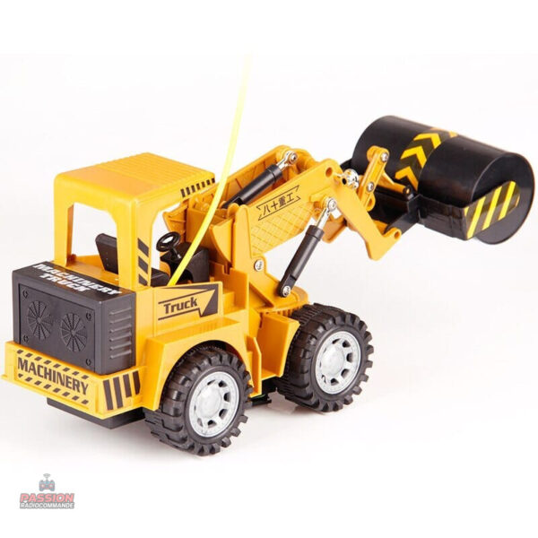 Modèle de bulldozer télécommandé, idéal pour les jeux en extérieur