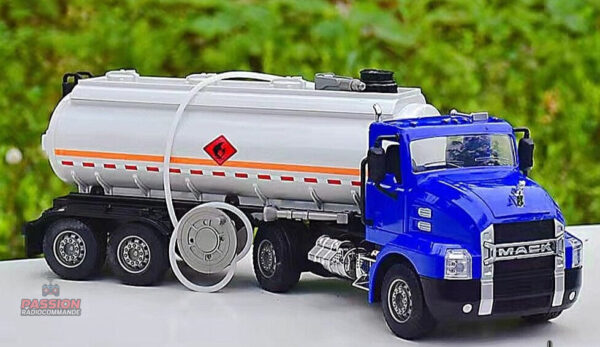 Camion télécommandé avec design réaliste et fonctionnel