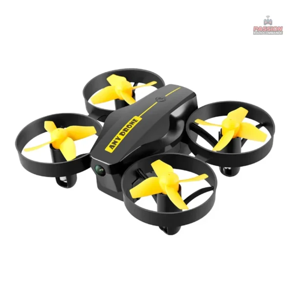 Drone léger équipé de technologie WiFi pour le pilotage à distance