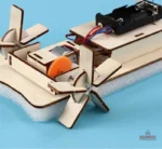 Bateau télécommandé en maquette, idéal pour les loisirs nautiques