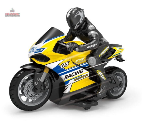 Modèle de moto RC avec design aérodynamique