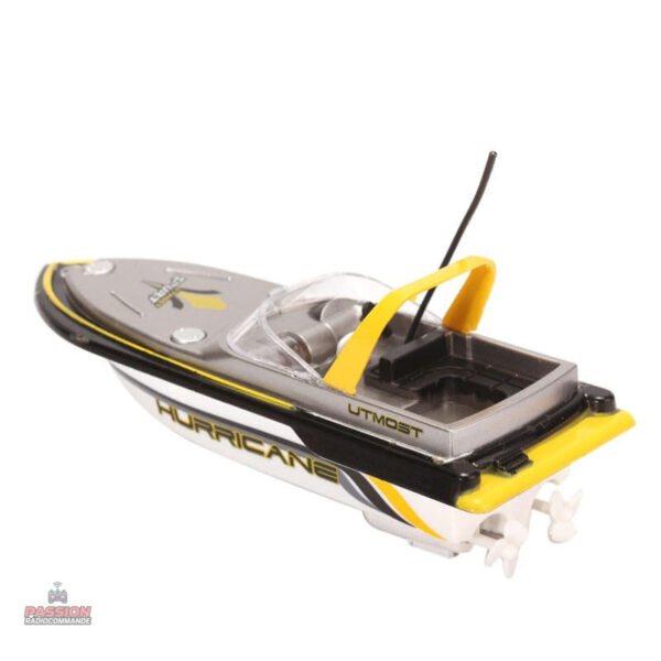 Modèle réduit de bateau télécommandé pour aquaplay