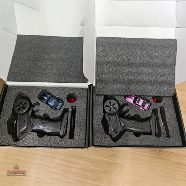 Voiture télécommandée drift avec design dynamique et compact
