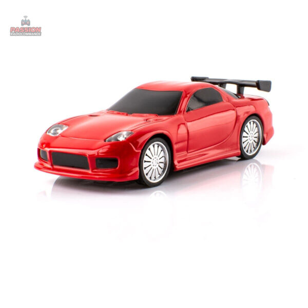 Expérience de conduite amusante avec cette voiture télécommandée