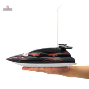 Modèle de radiocommande pour navigation aquatique