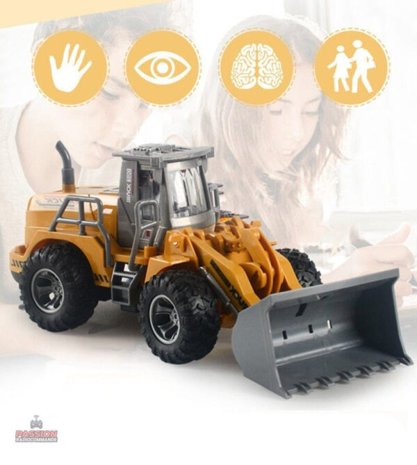 Camion radiocommandé avec pelle articulée, jeu interactif