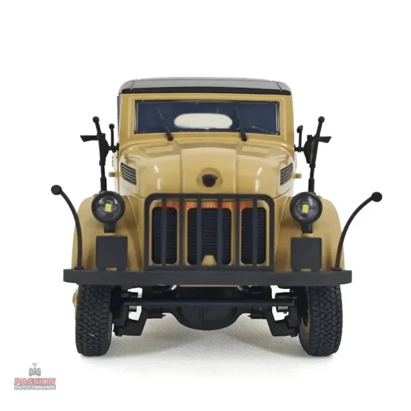 Voiture RC au design militaire vintage