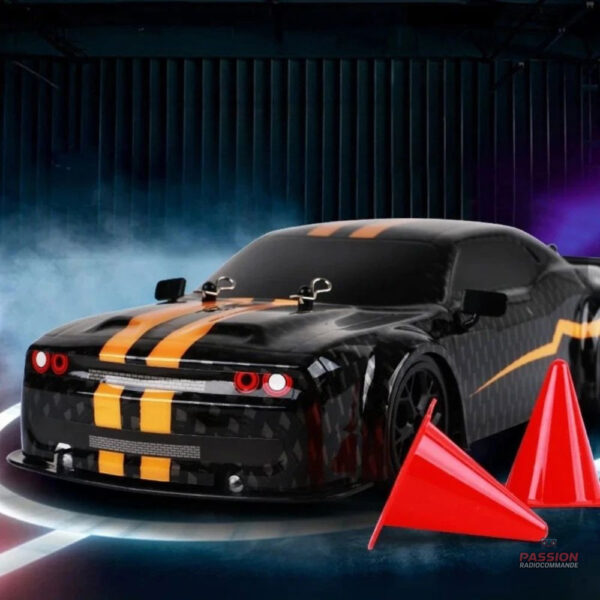 Voiture télécommandée Dodge avec design dynamique