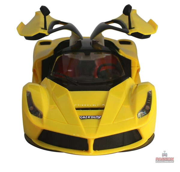 Voiture radiocommandée sport Ferrari