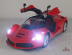 Voiture RC Ferrari aux lignes élégantes