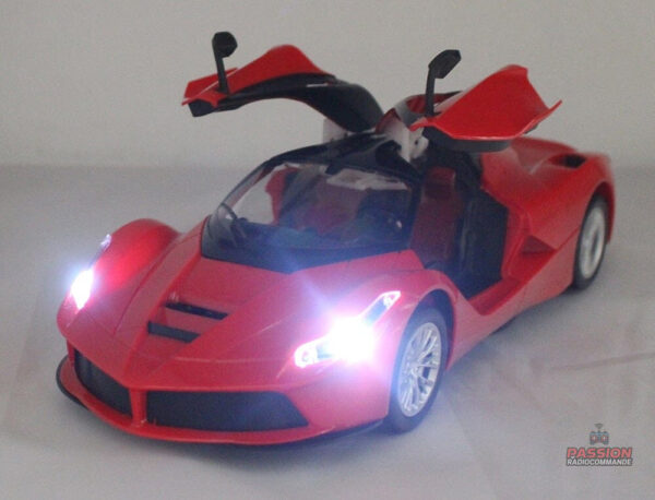 Voiture RC Ferrari aux lignes élégantes