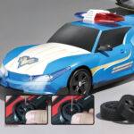 Voiture radiocommandée au design Toyota