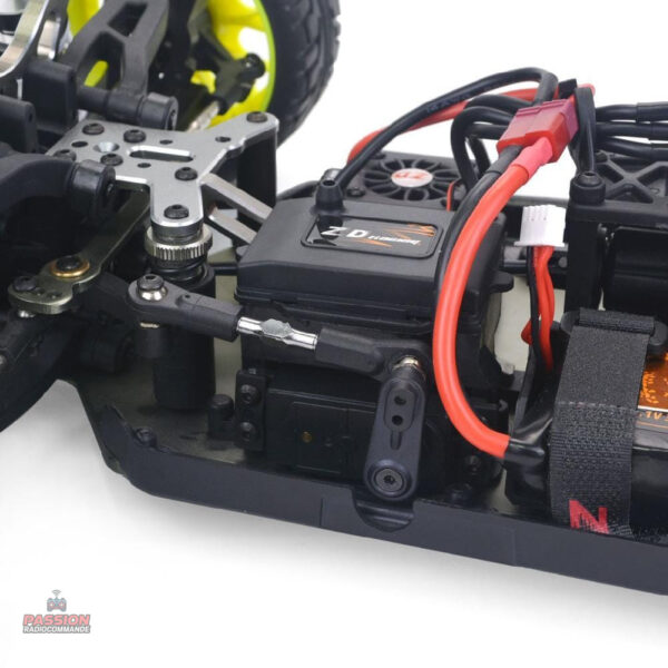Voiture RC avec châssis robuste