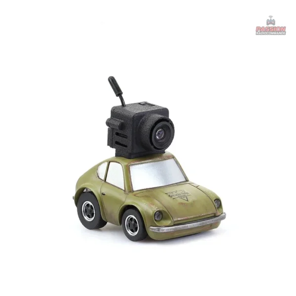 Aventure en extérieur avec voiture télécommandée caméra