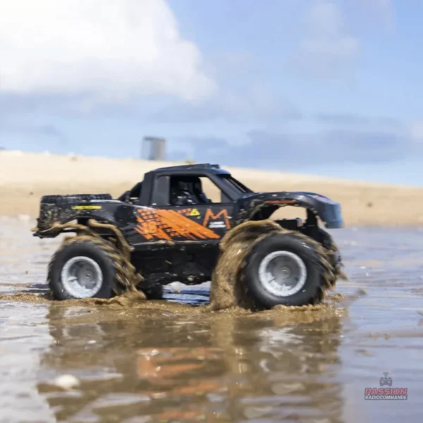 Véhicule RC tout terrain, idéal pour terrains variés