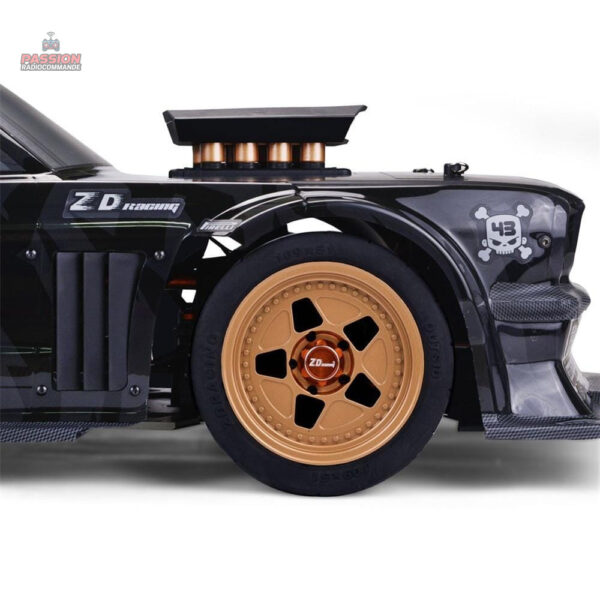 Vitesse impressionnante de voiture télécommandée