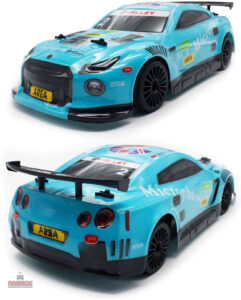 Voiture télécommandée avec lumières pour des courses nocturnes