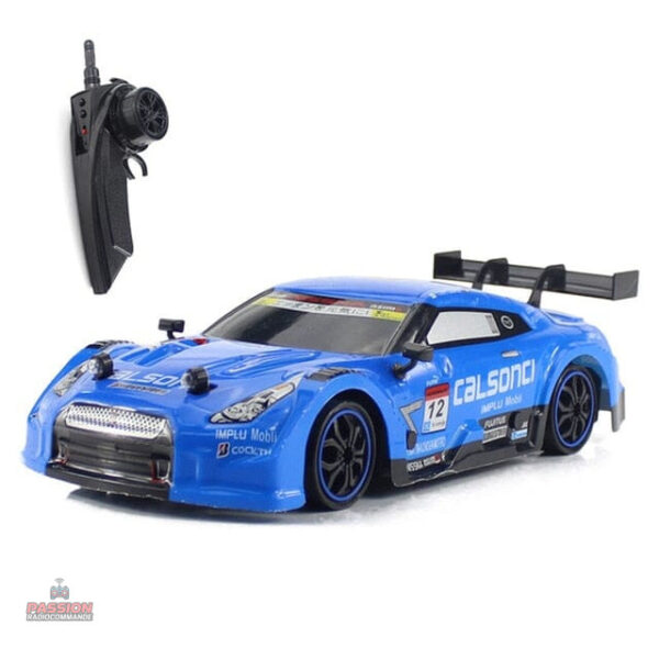 Voiture télécommandée de course Nissan GTR