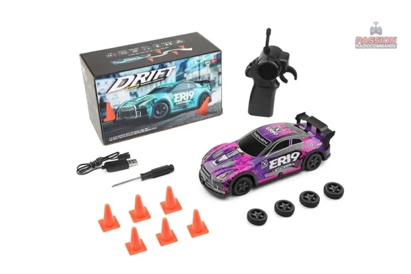 Voiture télécommandée rapide pour manœuvres de drift